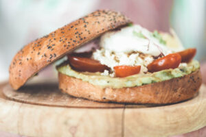 bagel s pastetom od tune