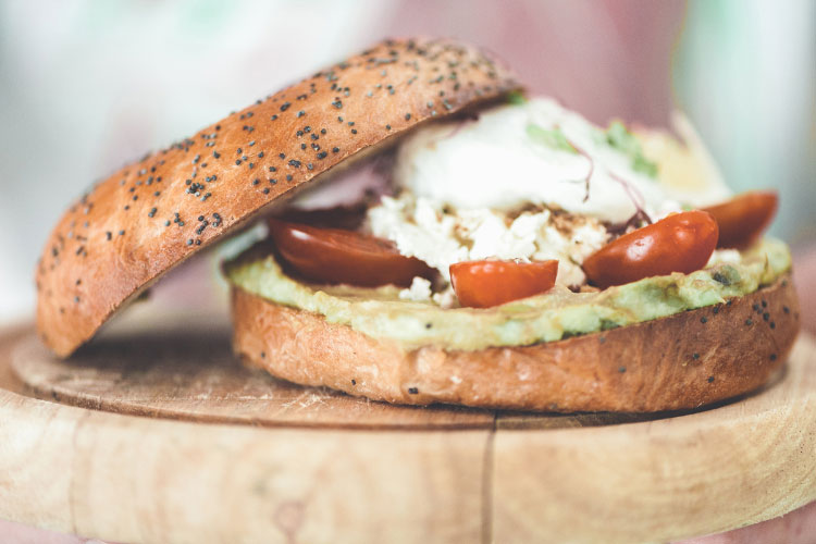 bagel s pastetom od tune